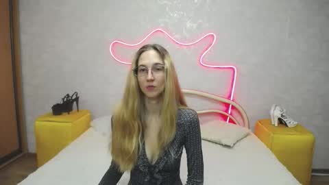 Snapshot of klaryevans chatting on 09/27/25, 05:12 Klary online show from 09/27/25, 05:12