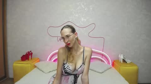 Snapshot of klaryevans chatting on 10/05/25, 06:12 Klary online show from 10/05/25, 06:12