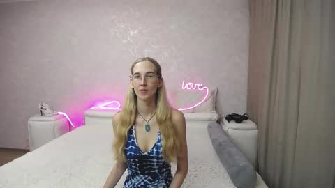 Snapshot of klaryevans chatting on 12/01/25, 05:23 Klary online show from 12/01/25, 05:23