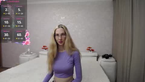 Snapshot of klaryevans chatting on 12/14/25, 06:52 Klary online show from 12/14/25, 06:52