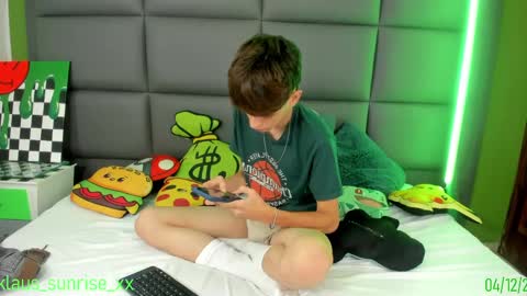 Snapshot of klaus_sunrise_xx chatting on 12/04/24, 10:35 KLAUS online show from 12/04/24, 10:35