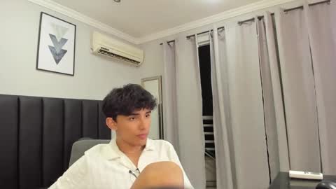Snapshot of klaus_sunrise_xx chatting on 01/18/25, 05:20 KLAUS online show from 01/18/25, 05:20