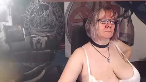 Snapshot of kleiner_teufel chatting on 05/05/26, 06:27 Michelle online show from 05/05/26, 06:27