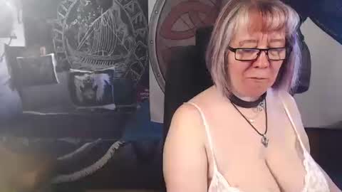 Snapshot of kleiner_teufel chatting on 05/08/26, 07:03 Michelle online show from 05/08/26, 07:03