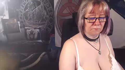 Snapshot of kleiner_teufel chatting on 05/14/26, 04:19 Michelle online show from 05/14/26, 04:19