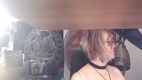 Snapshot of kleiner_teufel chatting on 06/19/26, 04:17 Michelle online show from 06/19/26, 04:17