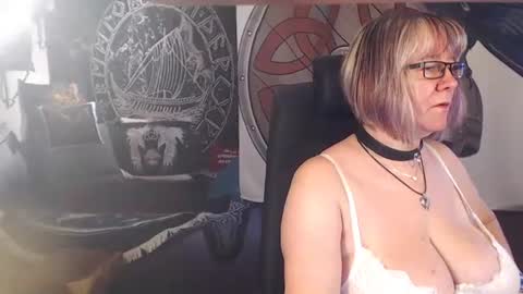 Snapshot of kleiner_teufel chatting on 07/07/26, 06:47 Michelle online show from 07/07/26, 06:47