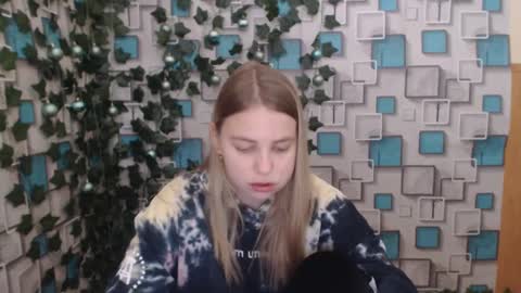 Snapshot of klerkarina chatting on 12/23/24, 06:22 klerkarina online show from 12/23/24, 06:22