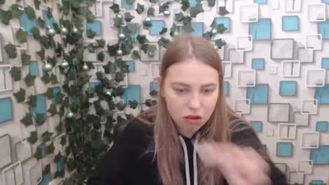 Snapshot of klerkarina chatting on 01/09/25, 05:44 klerkarina online show from 01/09/25, 05:44