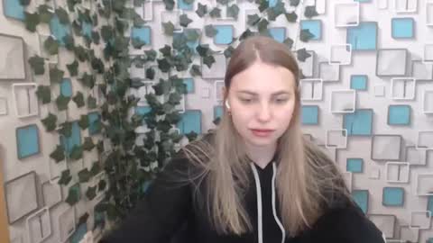 Snapshot of klerkarina chatting on 02/18/25, 06:15 klerkarina online show from 02/18/25, 06:15