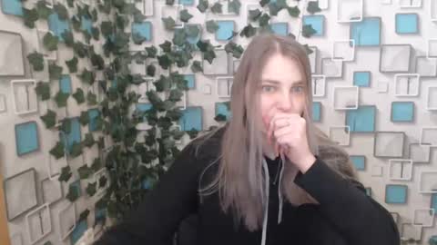 Snapshot of klerkarina chatting on 02/22/25, 05:44 klerkarina online show from 02/22/25, 05:44
