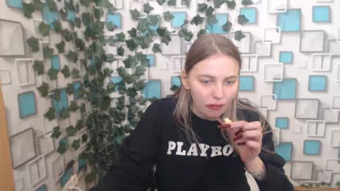 Snapshot of klerkarina chatting on 03/03/25, 09:33 klerkarina online show from 03/03/25, 09:33