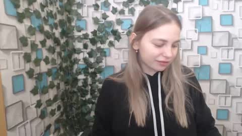 Snapshot of klerkarina chatting on 03/04/25, 07:30 klerkarina online show from 03/04/25, 07:30