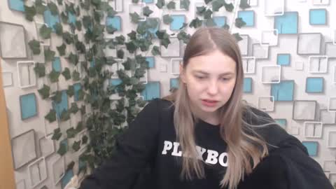 Snapshot of klerkarina chatting on 03/05/25, 05:40 klerkarina online show from 03/05/25, 05:40