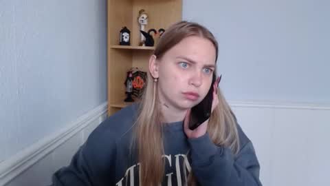 Snapshot of klerkarina chatting on 10/12/25, 05:28 klerkarina online show from 10/12/25, 05:28