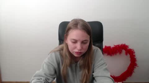 Snapshot of klerkarina chatting on 10/21/25, 07:31 klerkarina online show from 10/21/25, 07:31
