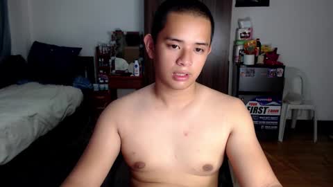 Snapshot of klerky_ chatting on 11/17/25, 02:12 KLERK online show from 11/17/25, 02:12