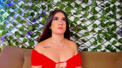 Snapshot of kloe_bella chatting on 09/15/25, 01:11 kloe_bella online show from 09/15/25, 01:11