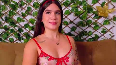 Snapshot of kloe_bella chatting on 11/13/25, 01:43 kloe_bella online show from 11/13/25, 01:43