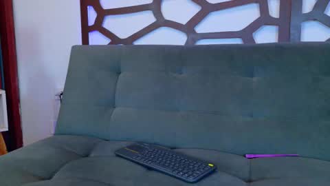 Snapshot of kloe_bella chatting on 12/04/25, 02:04 kloe_bella online show from 12/04/25, 02:04