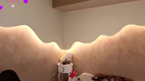 K L O E online show from 09/23/25, 12:08