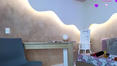 K L O E online show from 10/08/25, 11:52