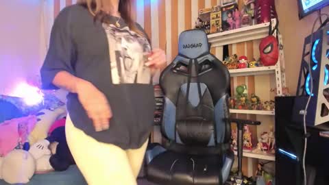 Snapshot of kloelamaravilla18 chatting on 12/23/25, 02:31 kloelamaravilla18 online show from 12/23/25, 02:31