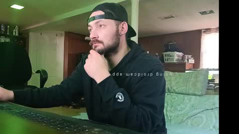 Snapshot of klou502 chatting on 02/25/25, 07:47 LOUiViLAN online show from 02/25/25, 07:47