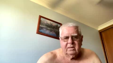 Snapshot of knights2001 chatting on 12/23/24, 03:50 Aussiedude online show from 12/23/24, 03:50