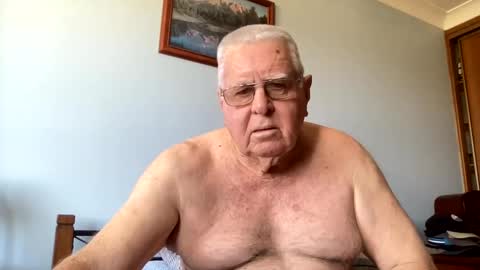 Snapshot of knights2001 chatting on 01/06/25, 01:31 Aussiedude online show from 01/06/25, 01:31