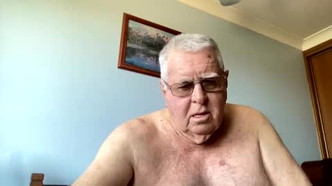 Snapshot of knights2001 chatting on 02/25/25, 11:44 Aussiedude online show from 02/25/25, 11:44