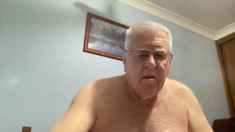 Snapshot of knights2001 chatting on 10/01/25, 11:27 Aussiedude online show from 10/01/25, 11:27