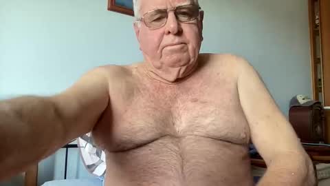 Snapshot of knights2001 chatting on 10/02/25, 10:06 Aussiedude online show from 10/02/25, 10:06