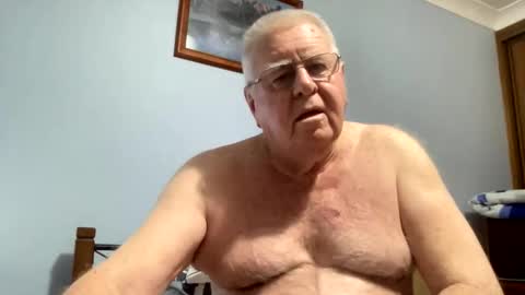 Snapshot of knights2001 chatting on 03/15/26, 10:32 Aussiedude online show from 03/15/26, 10:32