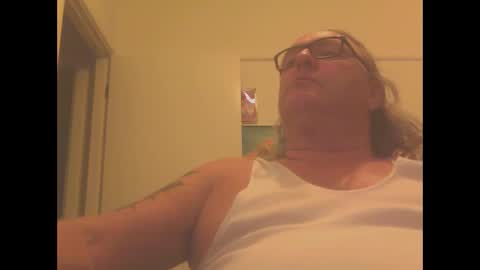 Snapshot of knobout chatting on 01/17/25, 12:52 knobout online show from 01/17/25, 12:52
