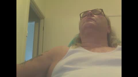 Snapshot of knobout chatting on 01/20/25, 07:25 knobout online show from 01/20/25, 07:25