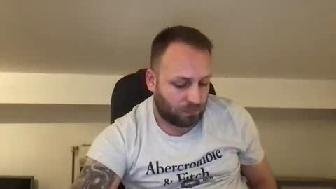 Snapshot of kobasic chatting on 11/06/25, 11:37 hugo online show from 11/06/25, 11:37