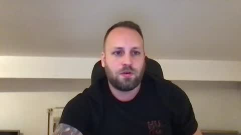 Snapshot of kobasic chatting on 11/16/25, 02:39 hugo online show from 11/16/25, 02:39