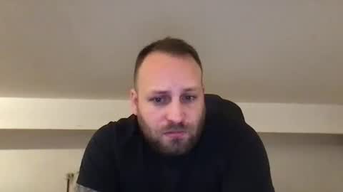 Snapshot of kobasic chatting on 11/16/25, 04:01 hugo online show from 11/16/25, 04:01