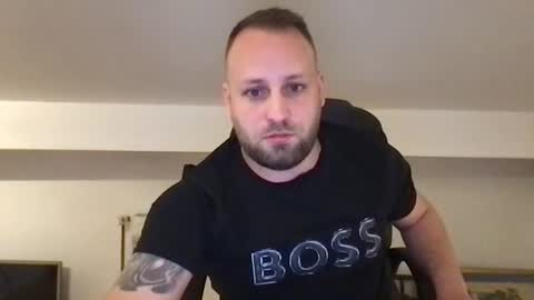 Snapshot of kobasic chatting on 11/23/25, 10:53 hugo online show from 11/23/25, 10:53