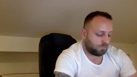 Snapshot of kobasic chatting on 12/05/25, 01:36 hugo online show from 12/05/25, 01:36