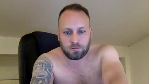 Snapshot of kobasic chatting on 12/14/25, 02:06 hugo online show from 12/14/25, 02:06