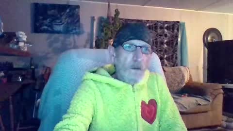 Snapshot of kodiakpm1 chatting on 11/17/25, 02:06 kodiakpm1 online show from 11/17/25, 02:06