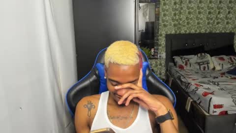 Snapshot of kofi_exotic_ chatting on 11/24/25, 05:12 kofi online show from 11/24/25, 05:12