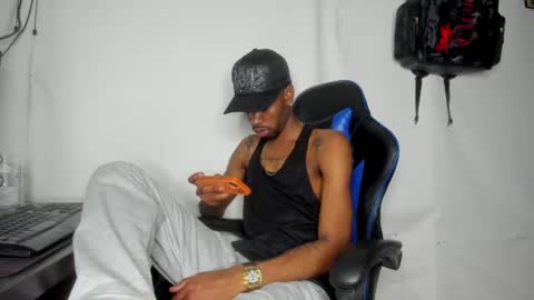 Snapshot of kofi_exotic_ chatting on 05/21/26, 02:18 kofi online show from 05/21/26, 02:18