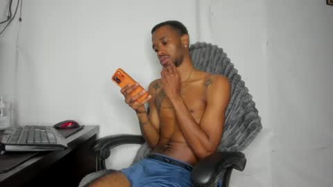 Snapshot of kofi_exotic_ chatting on 05/21/26, 04:25 kofi online show from 05/21/26, 04:25