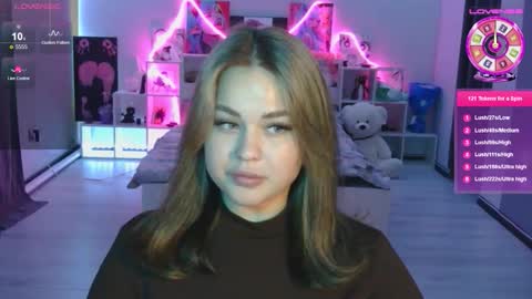 Snapshot of kokokolla chatting on 10/27/25, 08:57 Mia online show from 10/27/25, 08:57