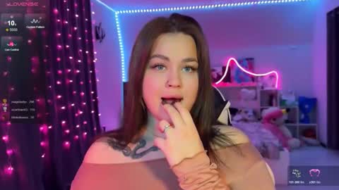 Snapshot of kokokolla chatting on 12/13/25, 07:53 Mia online show from 12/13/25, 07:53