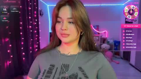 Snapshot of kokokolla chatting on 12/18/25, 06:47 Mia online show from 12/18/25, 06:47