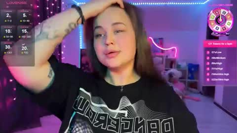 Snapshot of kokokolla chatting on 12/19/25, 08:27 Mia online show from 12/19/25, 08:27